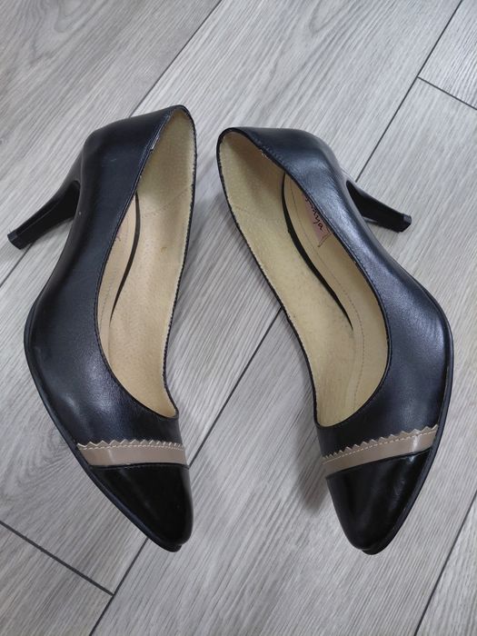 Pantofi cu toc-din piele