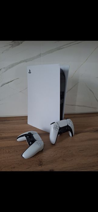 Продам PS5 в отличном качестве, не лагает