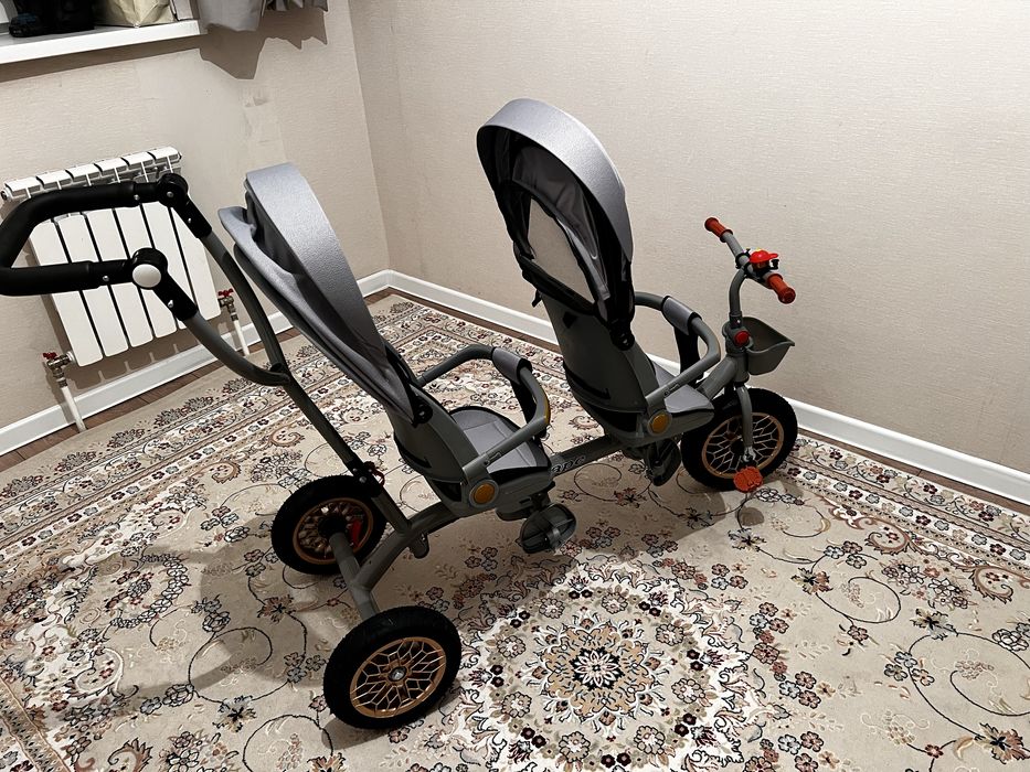 Двухмесный ,для близнецов коляска