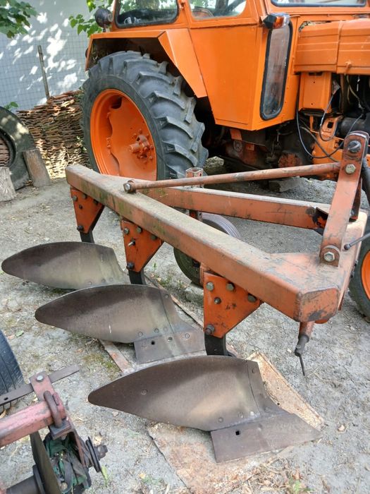 Tractor u650  disc si plug inclus.