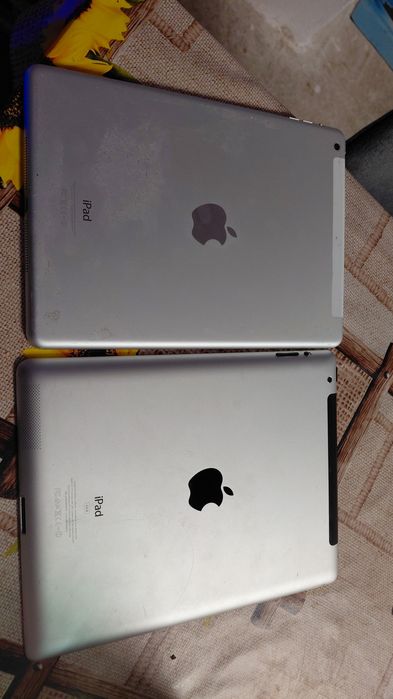 Vând două tablete iPad