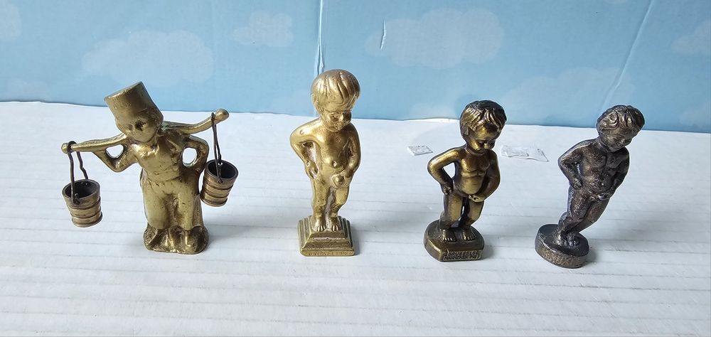 Lot figurine din bronz și alte materiale