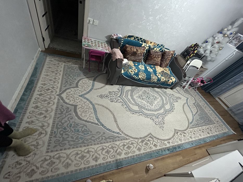 Продам ковер в хорошем состоянии