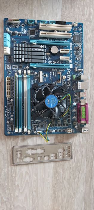 Vand placa de baza cu procesor I3 si 4gb rami