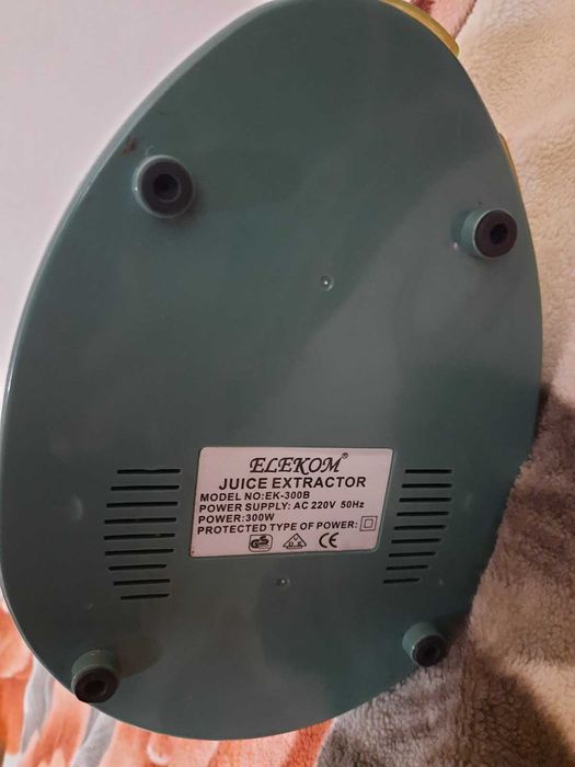 Сокоизтисквачка ELEKOM ЕК-300B в отлично състояние