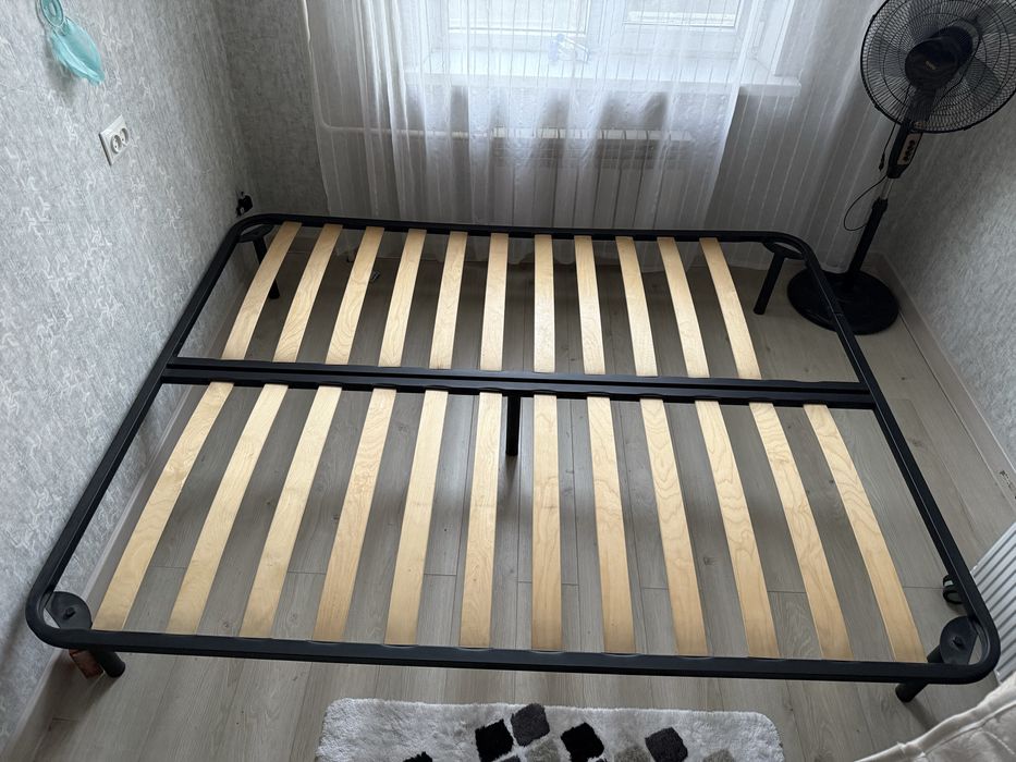 Кровать с матрасом