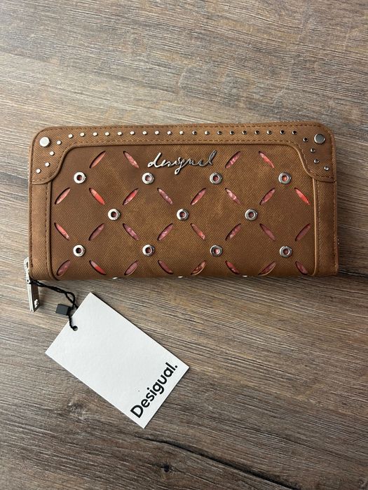 НОВО с етикет Дамско портмоне Desigual