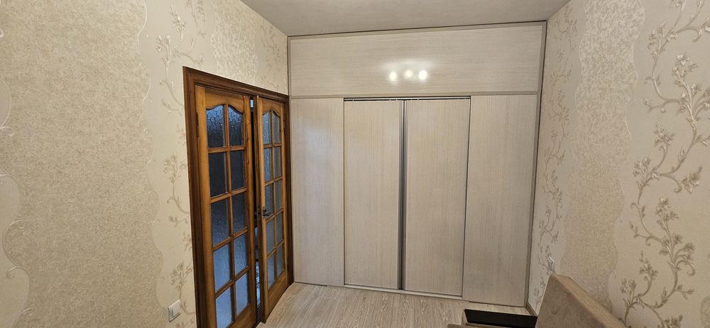 1 этаж 4 х ком.  85 м2