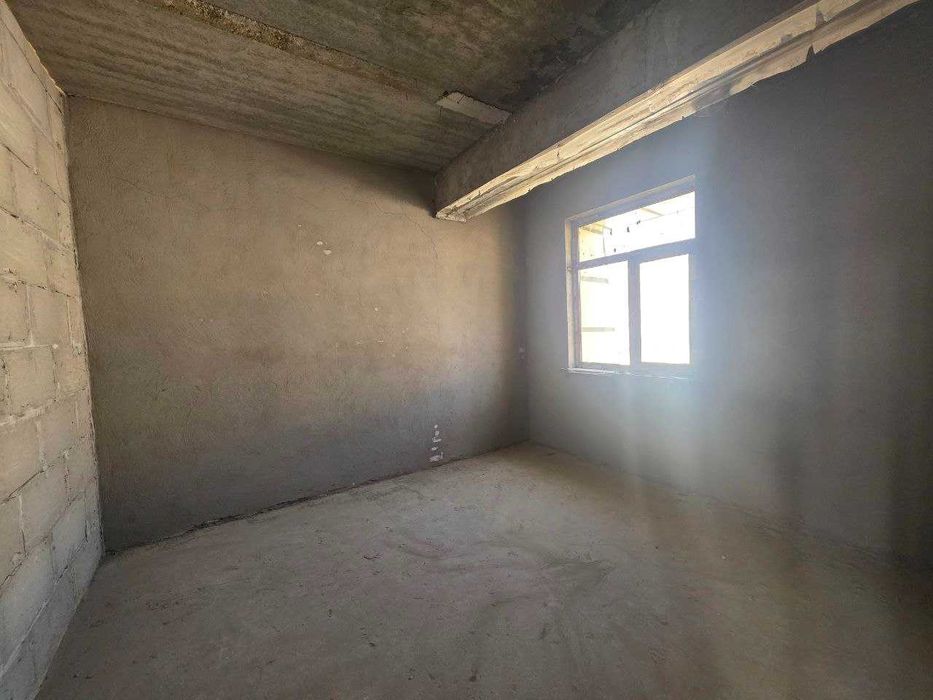 Продаётся 3х комн квартира на 3+4 этажах Ор-р 5 микрорайон Лагманная