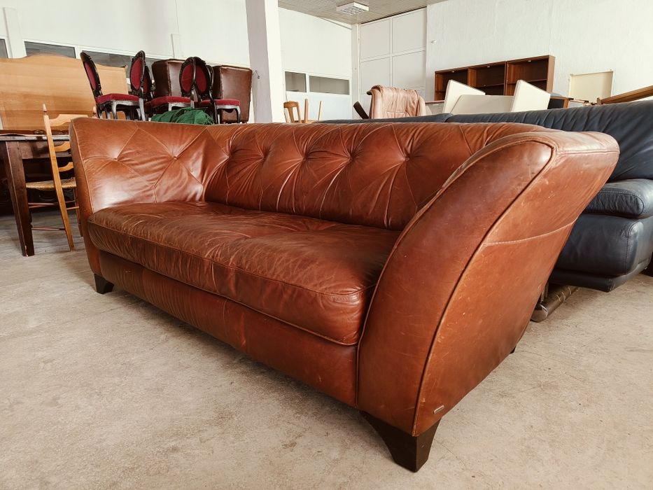 Асиметричен диван от естествена кожа