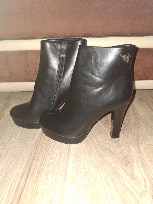 Боти "miss sixty" и Eliza