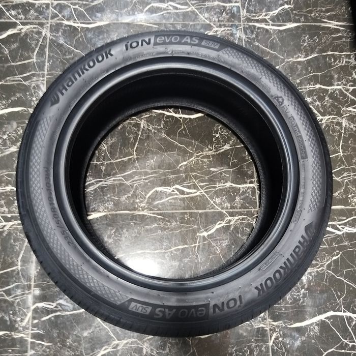 Hankook ion evo as 235/50/19