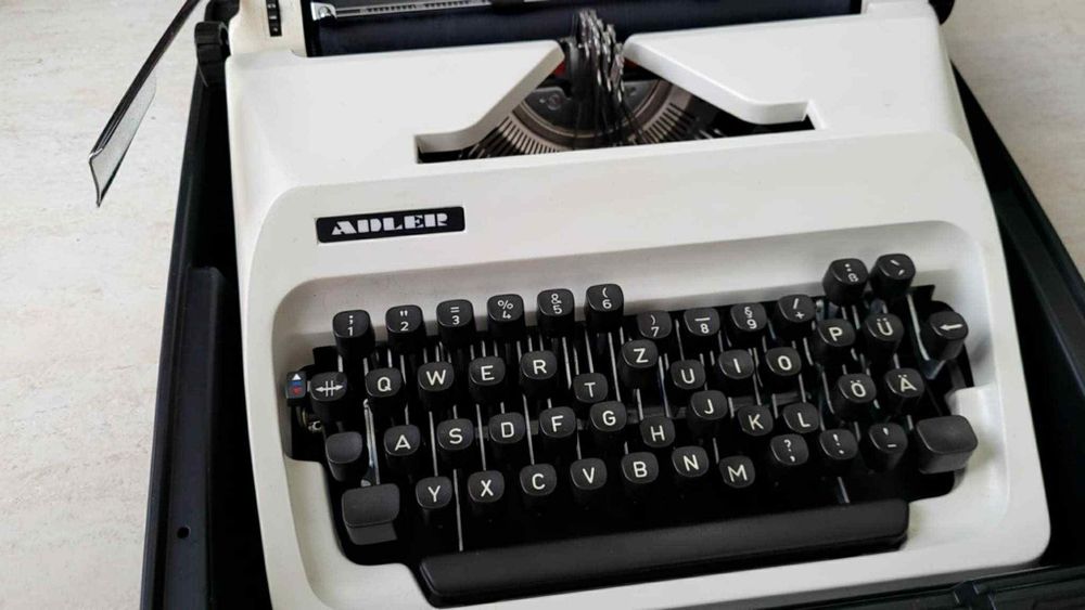 Masina de scris vintage Adler