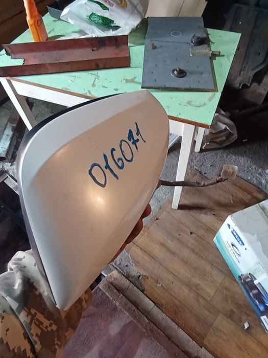 Продам Зеркало RAV4