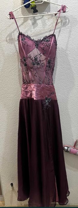 Бална рокля с гол гръб