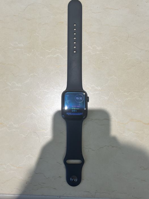 Apple Watch SE2 44mm в отличном состоянии