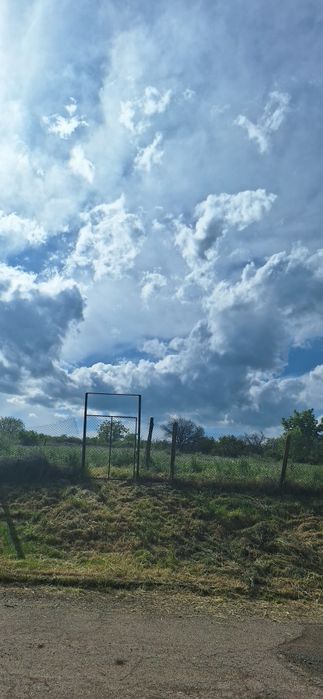 Продавам парцел в регулация с ток в с. Православ