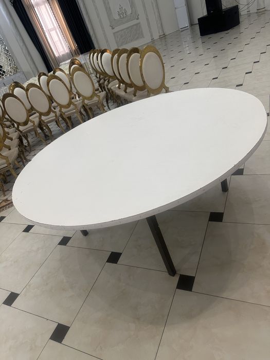 Стол круглый, диаметр 180 см