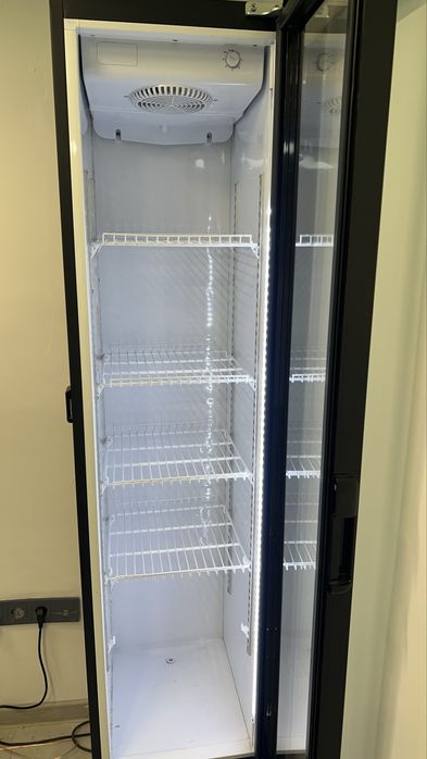 Продам витринный холодильник