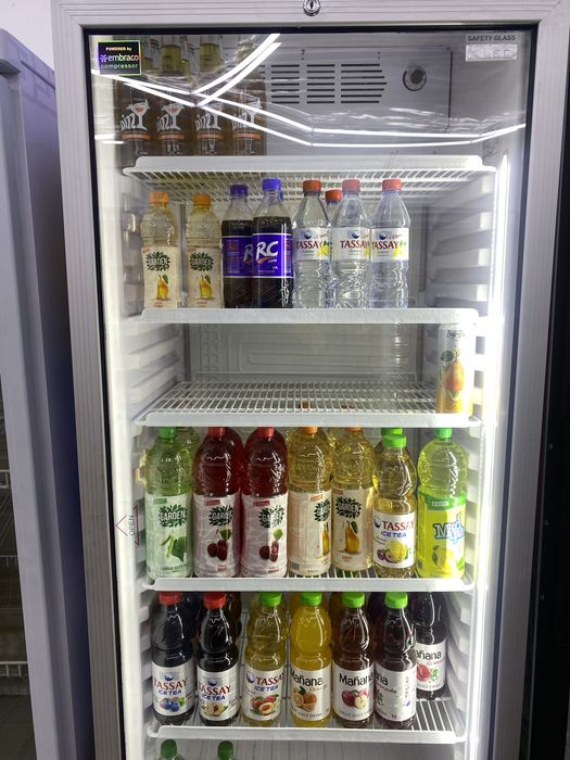 Холодильник витринный для напитков