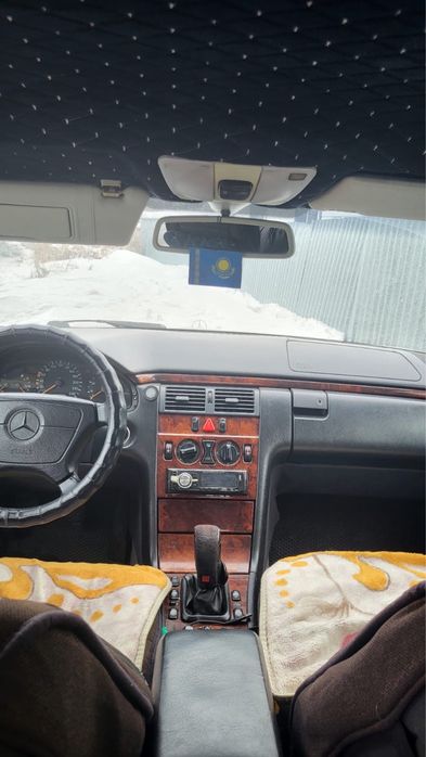 Продам Mercedes E 210