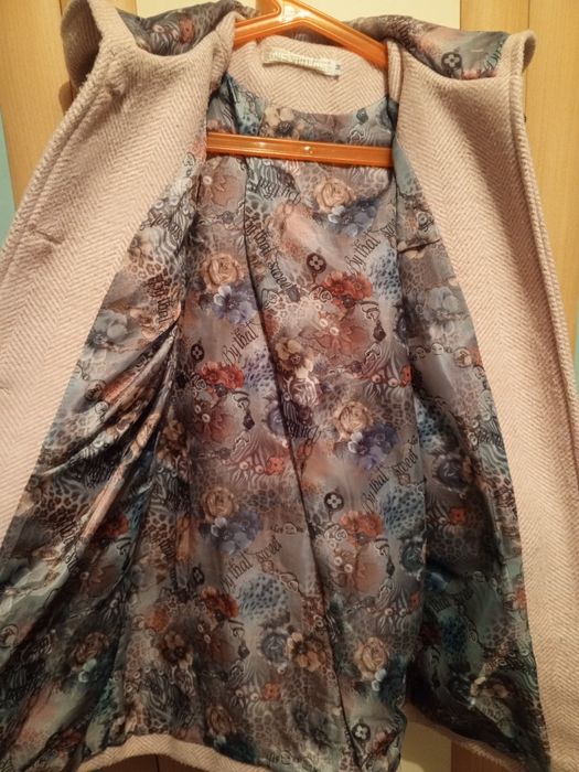 Детское пальто на 8-9 лет.