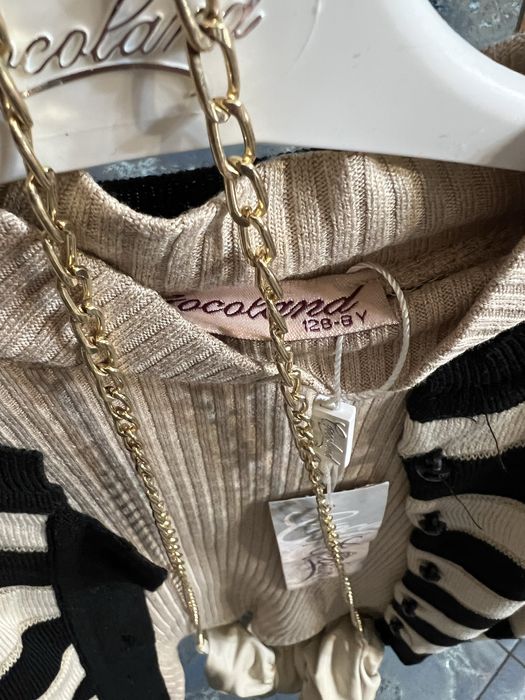 Compleu fete: cardigan, bluza si fusta.