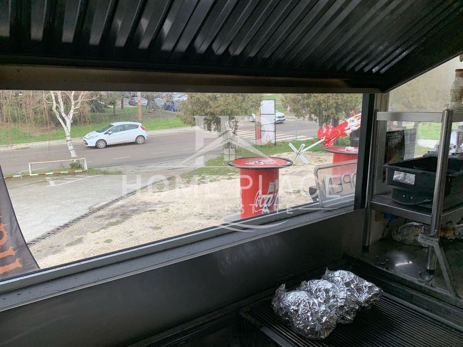 Заведение за бързо хранене, разположено в ж.к. Възраждане I