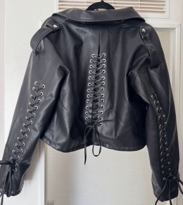 Кожено яке с панделки черно