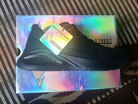 Дамски маратонки Skechers UNO LITE в цвят черен. Нови.
36 размер.
С касова бележка.