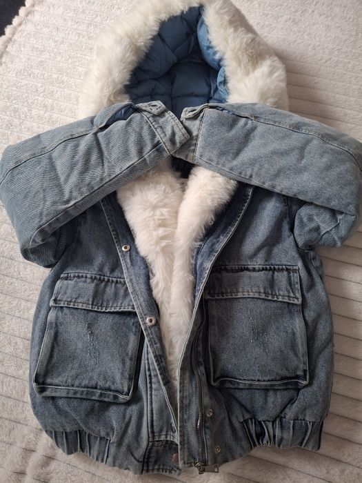 Дънково яке с голям пух, по етикет L но отговаря на S/M.