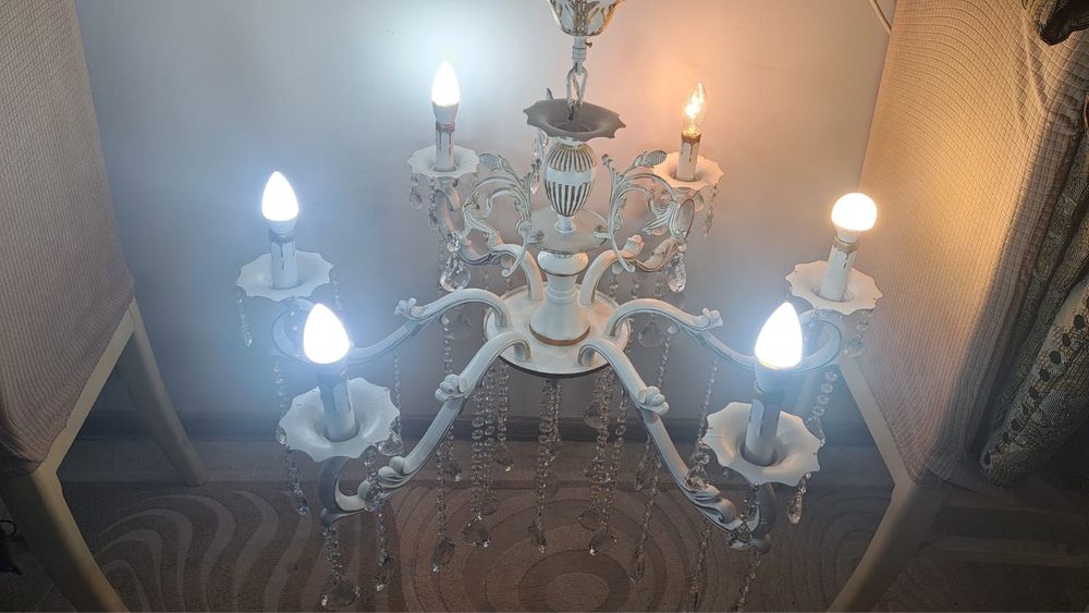 Продам классическую люстру