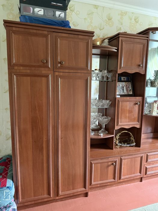 Шкаф ветрина сатылады
