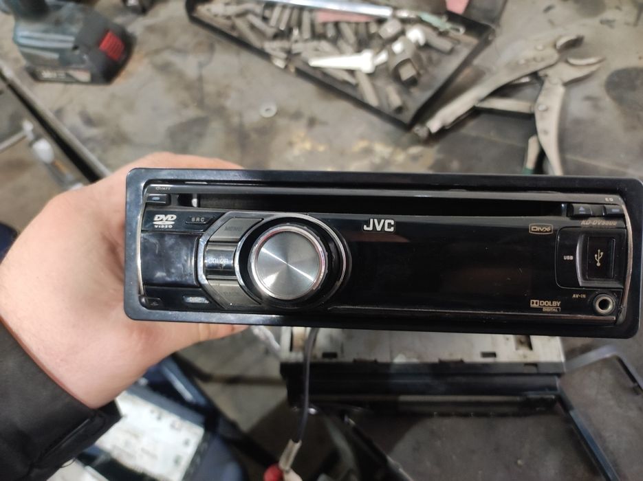 Продам магнитолу jvc  оригинал