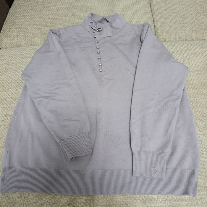 Продам женские кофты .