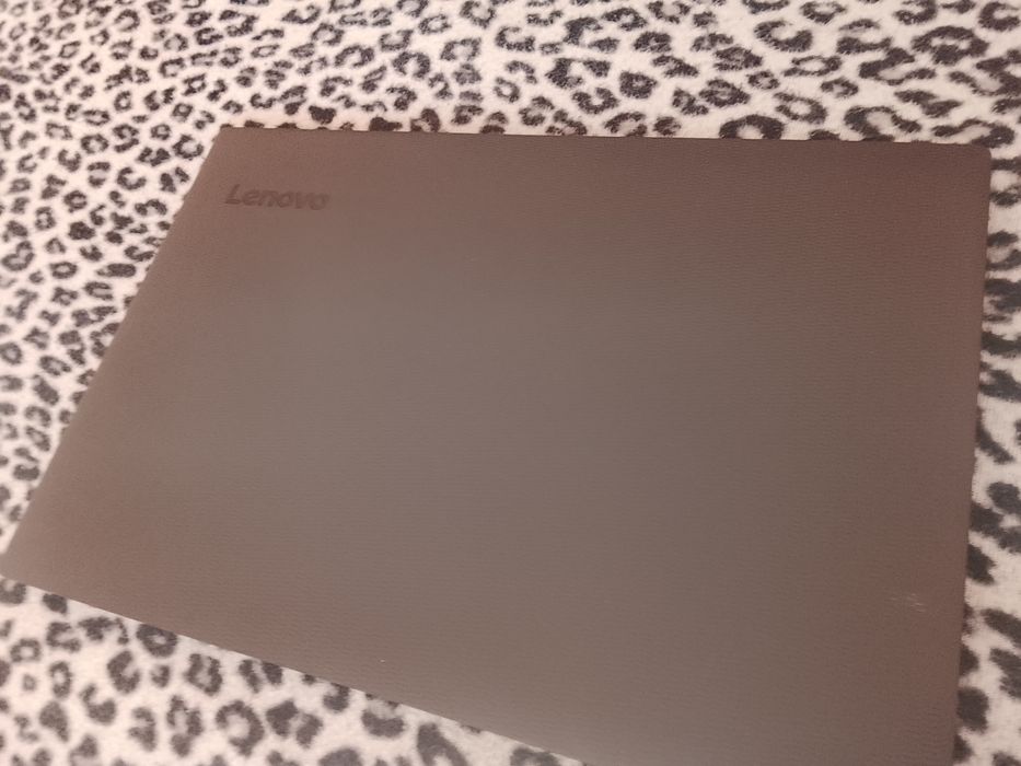 Продавам Лаптоп Lenovo