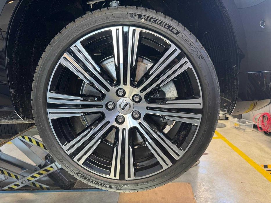 Vând set de roți NOI Volvo S90 255/35/R20. Preț 2500 euro!