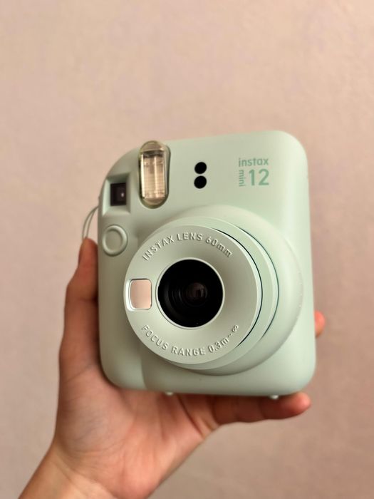 продается instax mini 12!