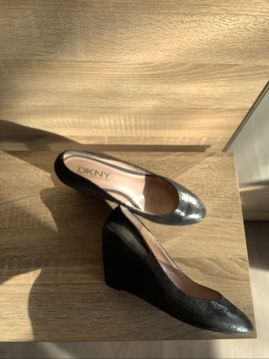 DKNY, оригинални, размер 37