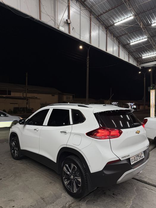 Tracker Premier kraska radnoy navarot