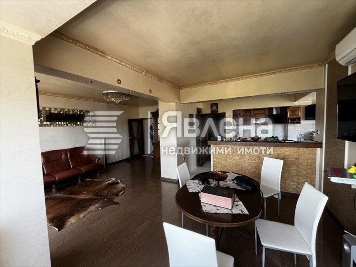 Продава се Тристаен апартамент в Варна, Център - 94 кв.м за 2447 €/кв.м - Снимка #3