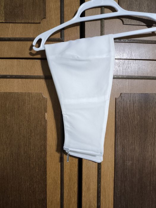 Классический костюм тройка, белого цвета