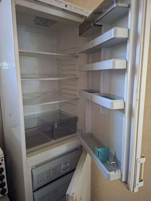Дава се под наем Тристаен апартамент в Русе, Център - 97 кв.м за 390 € - Снимка #12