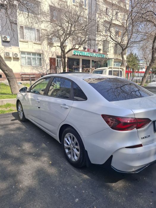 Автомобиль Chevrolet Monza 2024 год, пробег 10500 км.