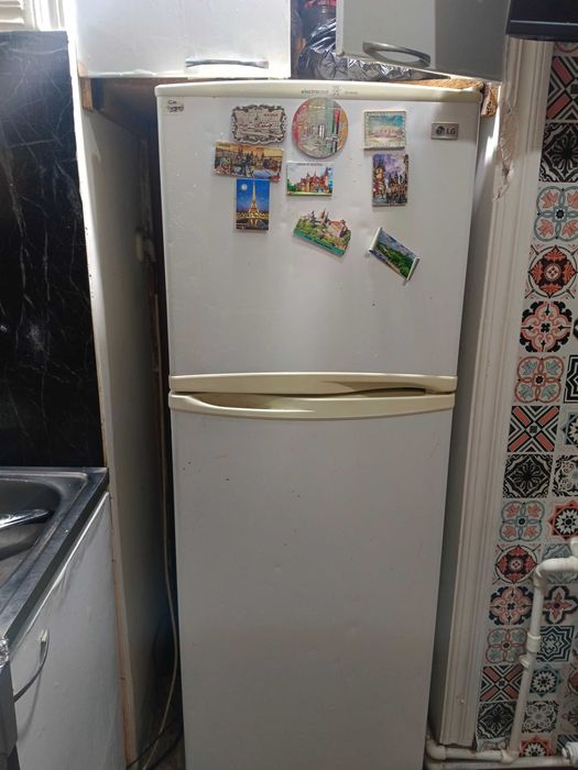 Холодильник LG в хорошем состоянии