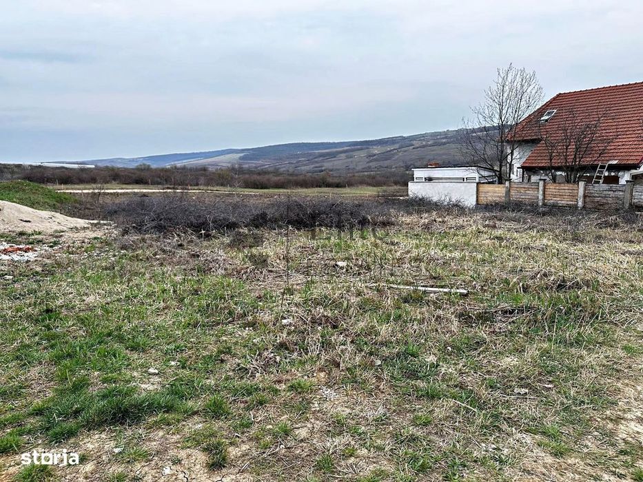 Teren Paleu cu vedere spre panoramică spre lac