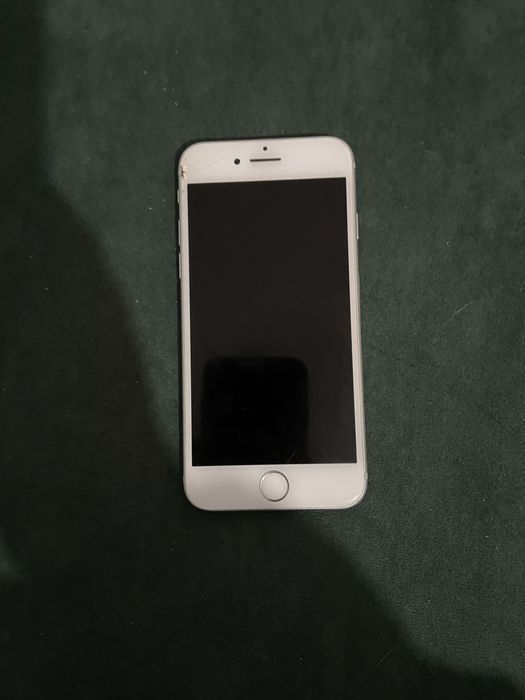 Продам айфон 7.