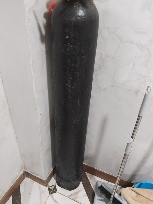 Редуктор и кислородный баллон