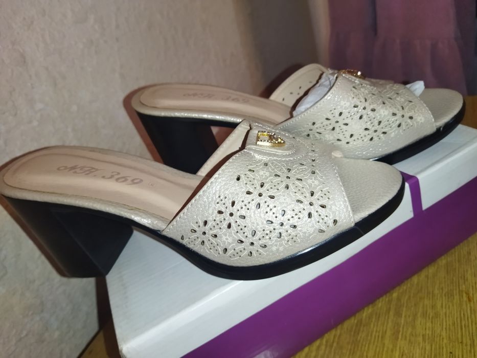 Стильная тапочки с каблуком