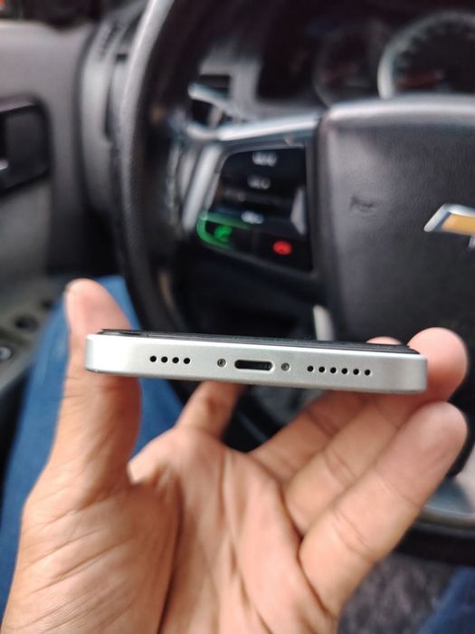 Iphone Xr 17 korpusda telefon sotiladi